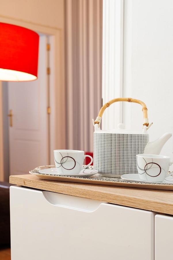 Apartamento Pasaje Valvanera Sevilla Kültér fotó